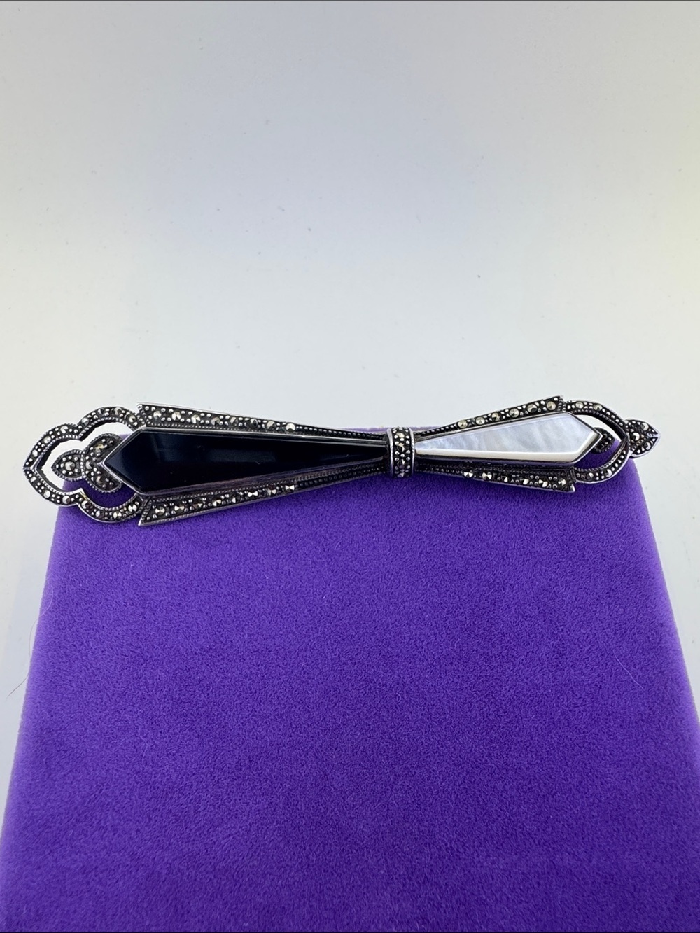 💛 Vintage 925 Black Onyx & White Mother of Pearl Marcasite Bow Brooch | Art Deco